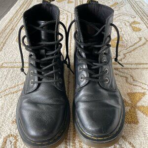 Black 1460 Dr. Martens | Women's 7 US / 38 EU
